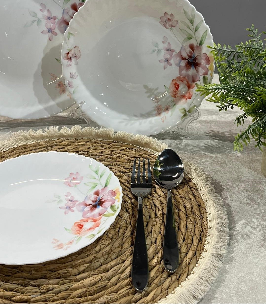Danny Home 18-Piece Floral Dinnerware Set